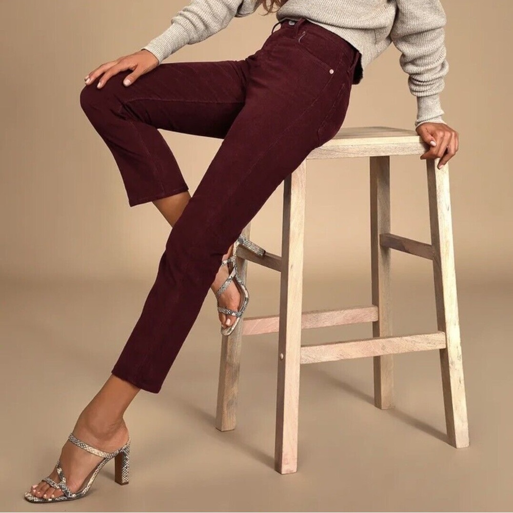 Levi’s wedgie straight burgundy corduroy cropped jeans size 25